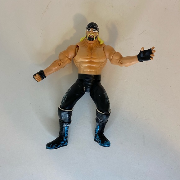 lot of 4  vintage WWE action figures. - Picture 2 of 9